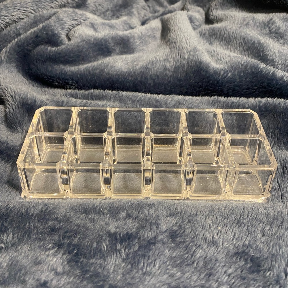Acrylic lipstick holder